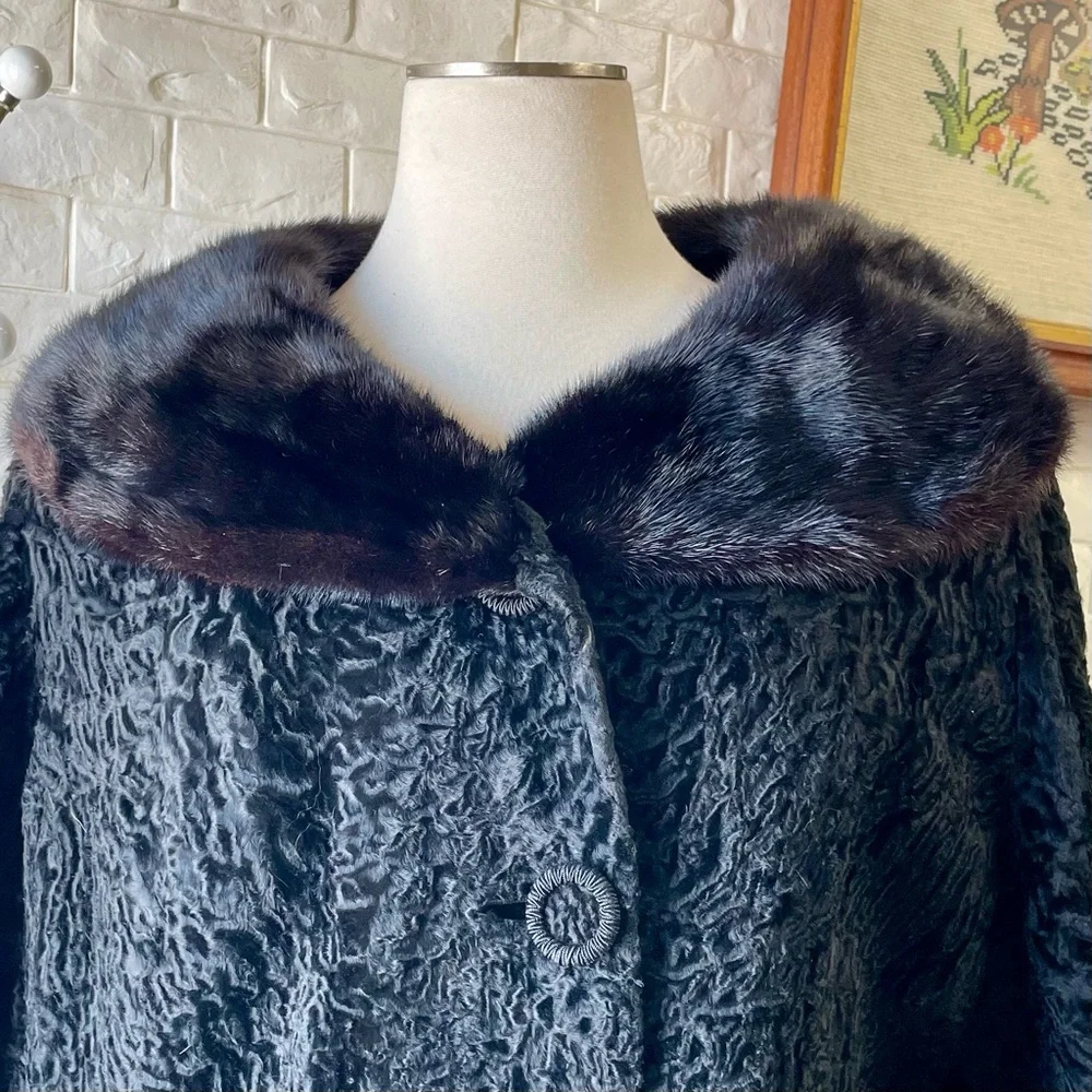 Vintage 1960s Persian Lamb Cropped Coat with Mink Collar - Picture 5 of 15